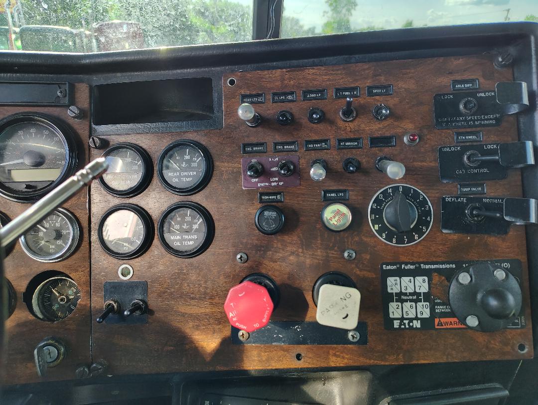 1996 PETERBILT 379 - Image 39